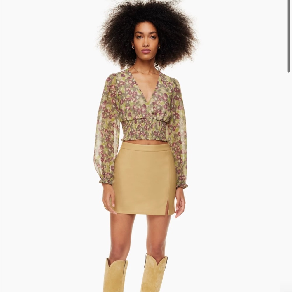 Aritzia Wilfred Patio Mini Skirt.  Aritzia -***Limited Edition***
Sandy Beige